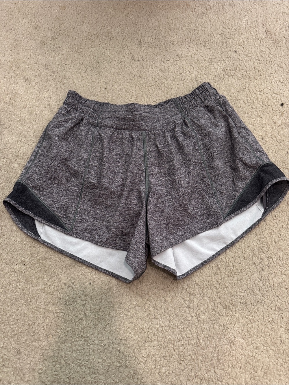 Lululemon Women’s low rise, hotty hot shorts